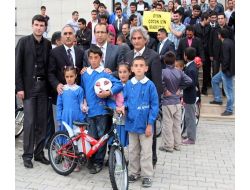 Aiçü'den Köy Okullarına Oyuncak Desteği