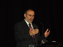 KAPUSUZ’DAN DEMİREL’E..