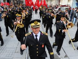 Taksim’de 19 Mayıs Coşkusu