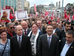 Taksim'de Chp'lilerin 19 Mayıs Yürüyüşü