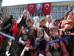 İlk Resmi Törensiz 19 Mayıs Kutlamaları Gençlik Yürüyüşü İle Başladı