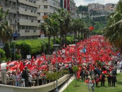 İzmir'de 19 Mayıs Yürüyüşü Düzenlendi