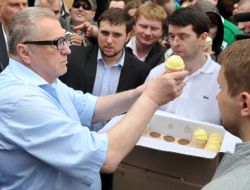 Putin Karşıtlarını Polis Gözaltına Aldı