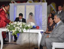 Başbakan Yardımcı Arınç Nikah Şahidi Oldu