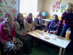 Kağızman'da Annelere Eğitim Veriliyor