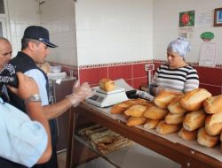 Edremit Belediyesi Zabıtası'ndan Ekmek Gramajı Denetimi