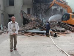 Büyükşehir, Kent Meydanı İçin Yıkım Çalışmalarına Başladı