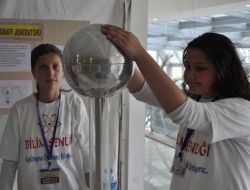 Öğrenciler Bilime Dokundu