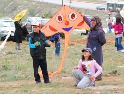 Uçurtmalar Konya Semalarını Renklendirdi