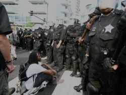 Nato Karşıtlarına Polis Müdahalesi