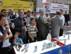 Dünya Süt Günü'nde 10 Bin Paket Süt Dağıtıldı