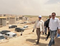 Depremzede Konutlarda Motive Sloganı '30 Ağustos 2012'