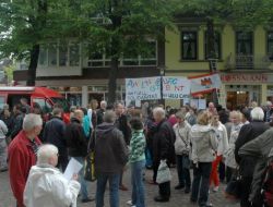 Saldırıya Uğrayan Camiyi Almanlar Onarıyor