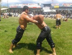 Pehlivanlar İçme Suyu İçin Güreşti!