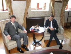 Egemen Bağış Orkestra Şefi Cem Mansur'u Kabul Etti