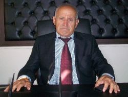 Başkan, Belde Belediyesi Girişine Parmak Okuyuculu Takip Sistemi Taktırdı