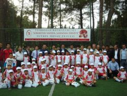 Türkoğlu'nda 'Sokaktan Sahaya Futbol Okulu' Projesi Hayata Geçti