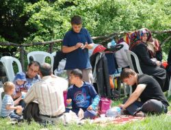 Akçader'in Geleneksel İşçi Şöleni'ne Yoğun İlgi