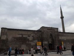 Dükkânlarından Çıkartılan Hunat Hatun Medresesi'ndeki Esnaf, Aihm'e Gidiyor
