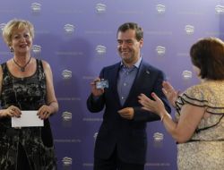 Medvedev Birleşik Rusya’ya Üye Oldu, Eski Bakanlar Putin’e Danışman