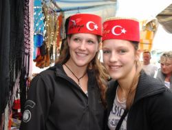 Hollandalı Turistler Türk Esnafını Güler Yüzlü Buldu