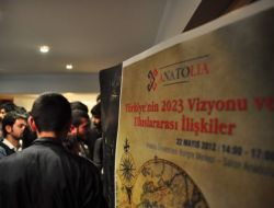 Bir Grup Öğrenci 'Nato’nun İcraatları Anlatılıyor' Diye Konferansı Protesto Etti