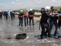 Eylem Yapan Da Müdahale Eden De Polisti