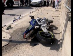 Motosikletle Kırmızıda Geçen Çift Kaza Yaptı