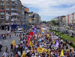 Grev Yapan Memurlar Halay Çekti