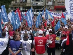 Sendikalar Aynı Meydanda Aynı Anda Ayrı Eylem Yaptı