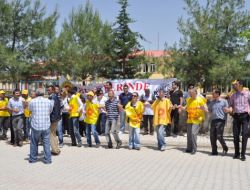 Öğretmenler Halaylarla Greve Gitti
