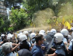 Diyarbakır’da Kesk Ve Eğitim-sen’lilere Müdahale Edildi
