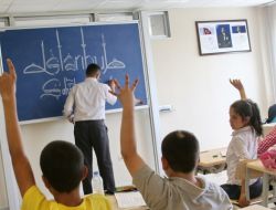 Başakşehirli Öğrenciler Kaligrafi Öğreniyor