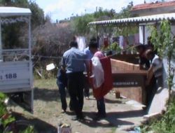 Hem Annesini Hem Kız Kardeşini Öldürdü