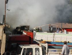 Şanlıurfa’da 2 Tır Ve 2 Kamyon Alev Alev Yandı