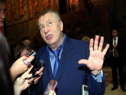 Jirinovski-lujkov Kavgası Büyüyor: Millete Döner Diye, Köpek Eti Yedirdin!