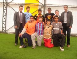 Kars’ta Okuma Salonu Öğrencileri Halı Sahada Stres Attı