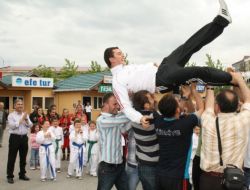 Karate Antrenörü, Öğrencileri Tarafından Askere Uğurlandı