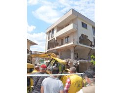 Kaçak Apartman Yıkıldı