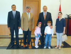 Minik Öğrenciler Vali Cerrah’ı Ziyaret Etti