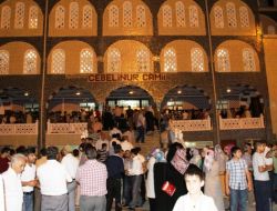 Diyarbakır'da Üç Katlı Camii Ve Avlusu Dolup Taştı