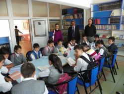 Okula Geç Kalan Öğrenciye Kitap Okuma Cezası