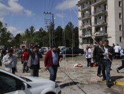 Yakalanacaklarını Anlayınca İlçe Emniyete Saldırdılar