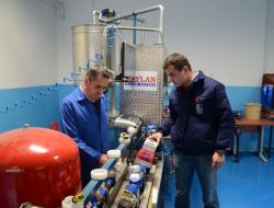 Buski Su Sayaçlarına Bakım Yapıyor