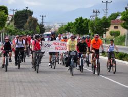 İngiltere'den Yola Çıkan Bisikletçi Fethiye'de Törenle Karşılandı