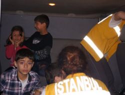 Eyüp'te Kaza: Araçta Sıkışan Kadın Güçlükle Kurtarıldı