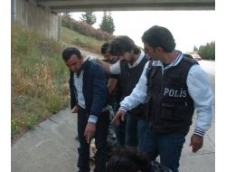 Uyuşturucu Tacirleri Eroin Yüklü Otomobili Ateşe Verdi