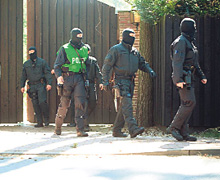 1200 polis o Türk'ün peşinde..