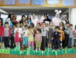 Liselilerin Tiyatro Grubu, Minikleri Eğlendirdi