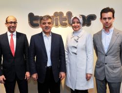 Cumhurbaşkanı Gül, Twitter Binasından Tweet Attı